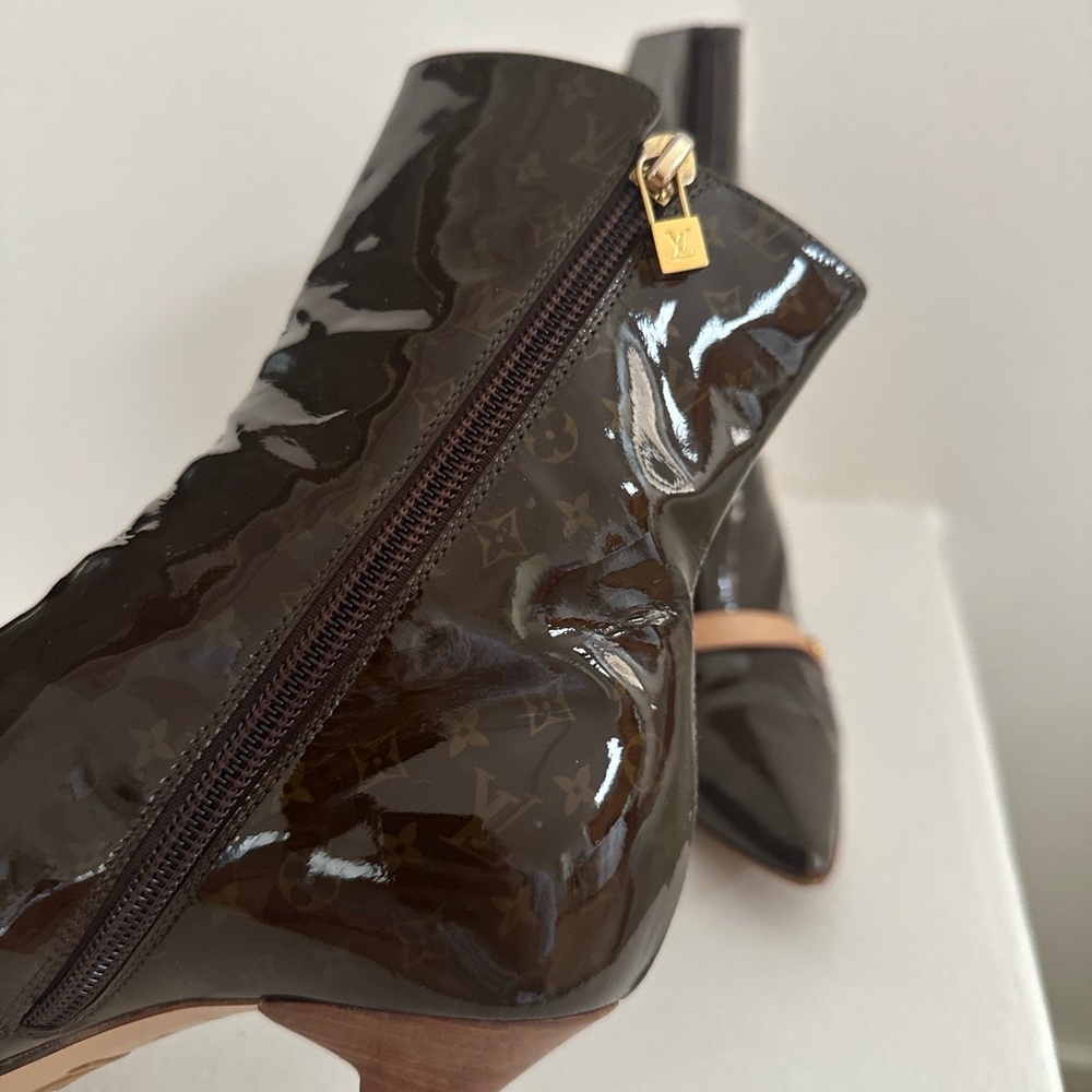 LOUIS VUITTON 🔒 LV Monogram Brown Patent Ankle Boots with Lock Charm Zip Sz 37.5 - Picture 2 of 11